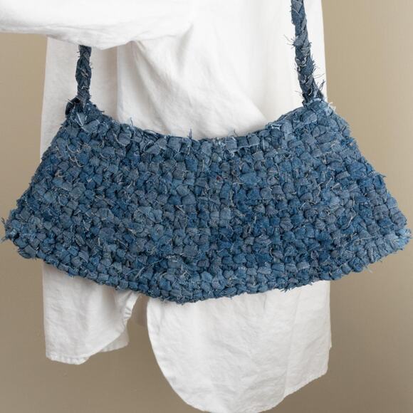 Upcycled denim crochet bag - Picture 5 of 6